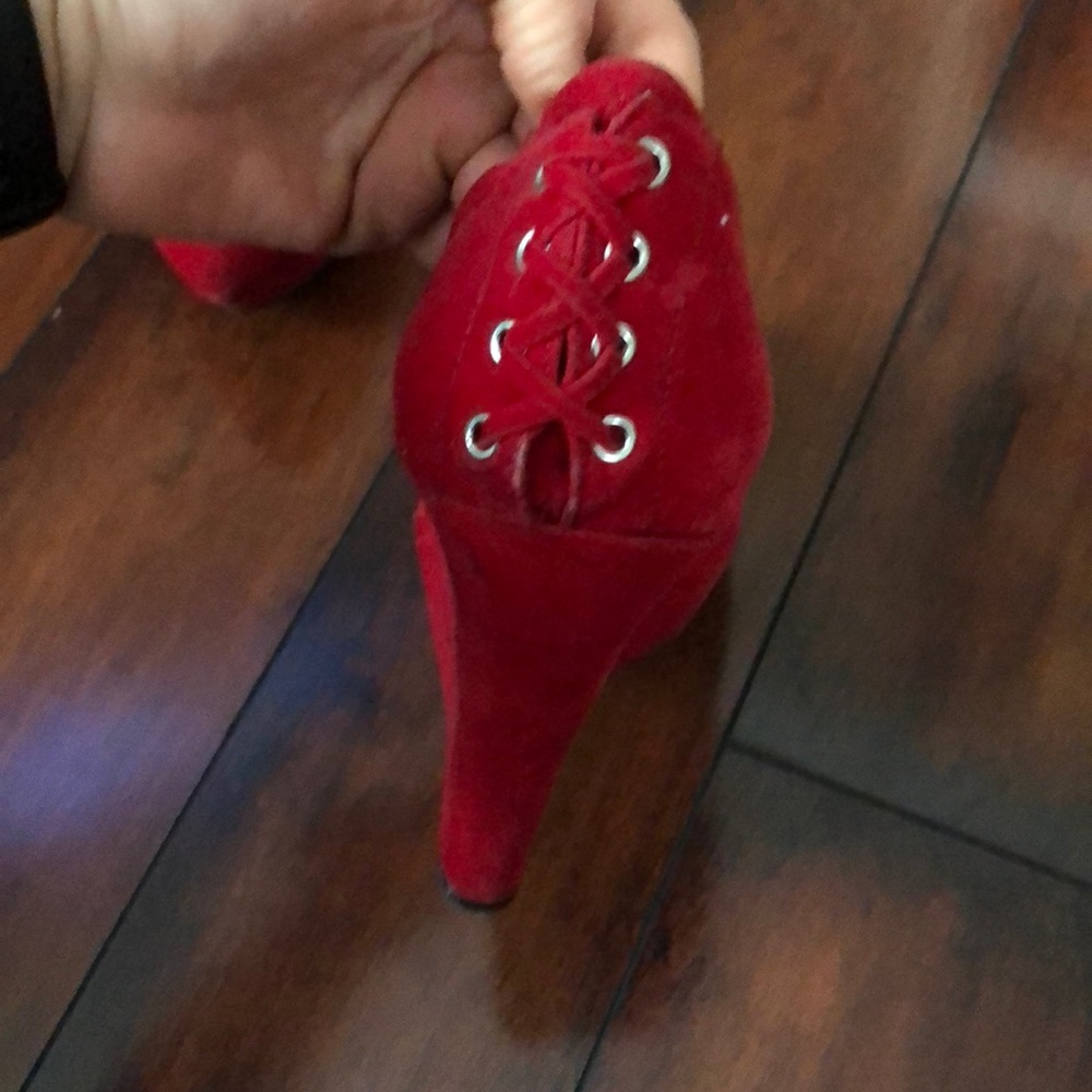Red heels - Picture 3 of 4